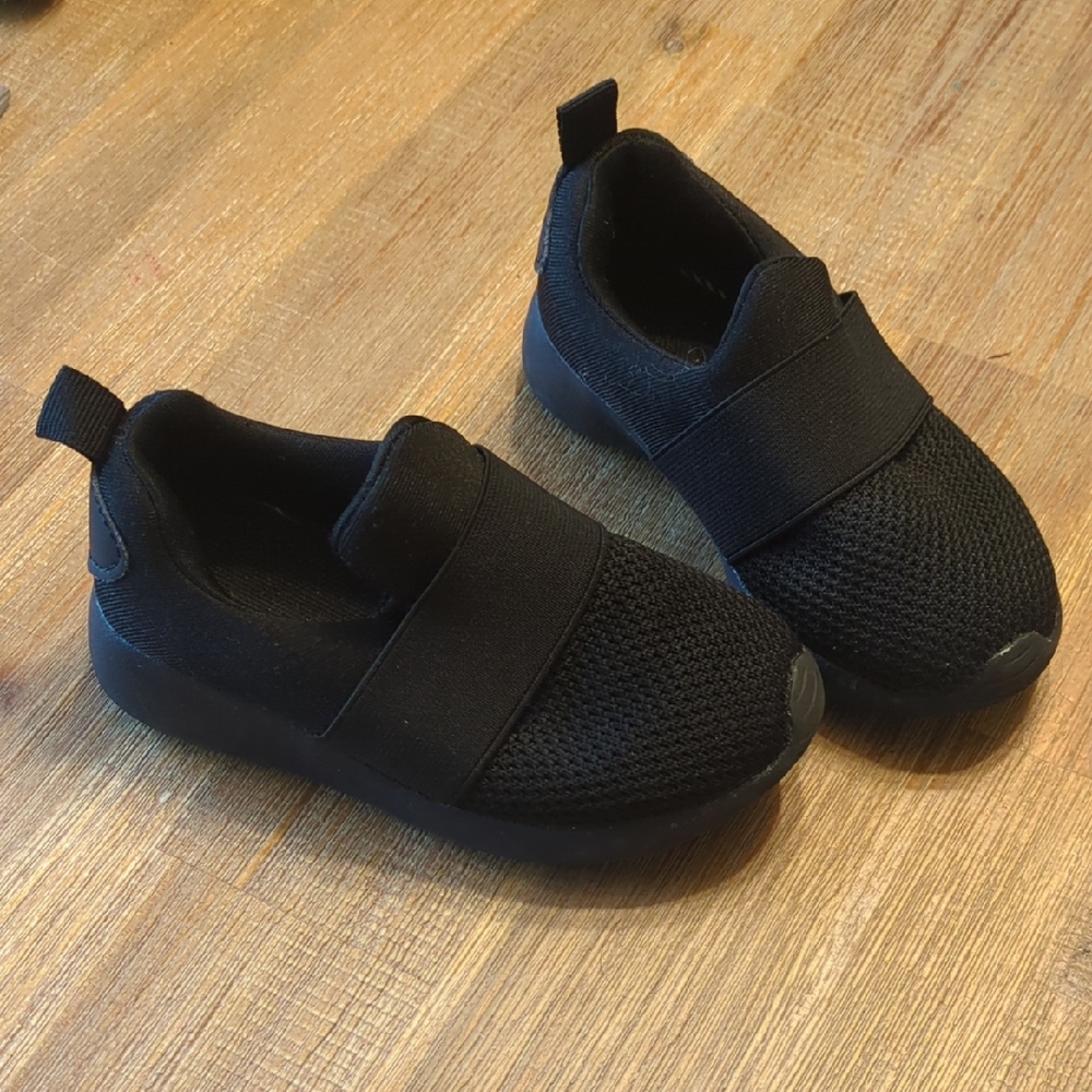 Toddler Black Slip-On Shoes/Dance Shoes 7t